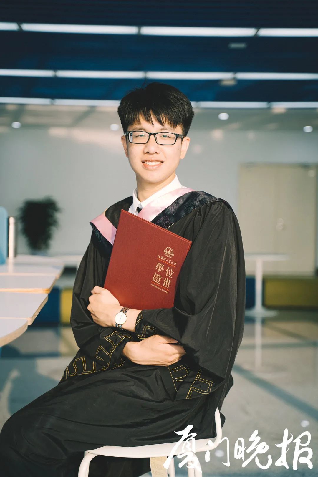 Wow! Pria China Ini Lulus 2 Tahun dari Universitas dan Memberikan Beasiswa Pada Adik Kelasnya di SMA-Image-1