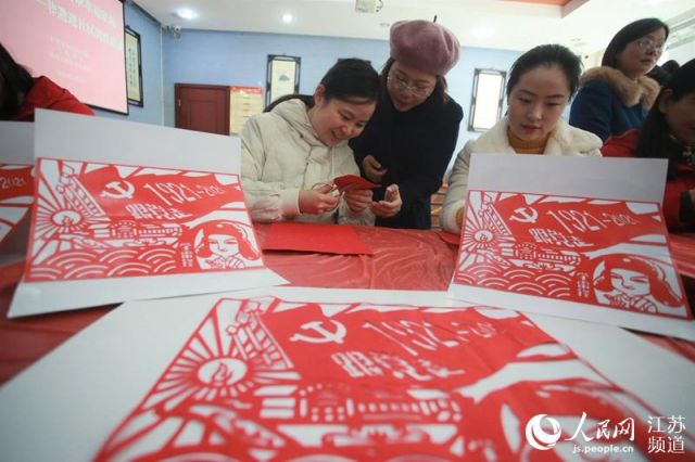 POTRET: Warisan Budaya Seni Potong Kertas Angkat Tema Semangat Leng Fei-Image-3