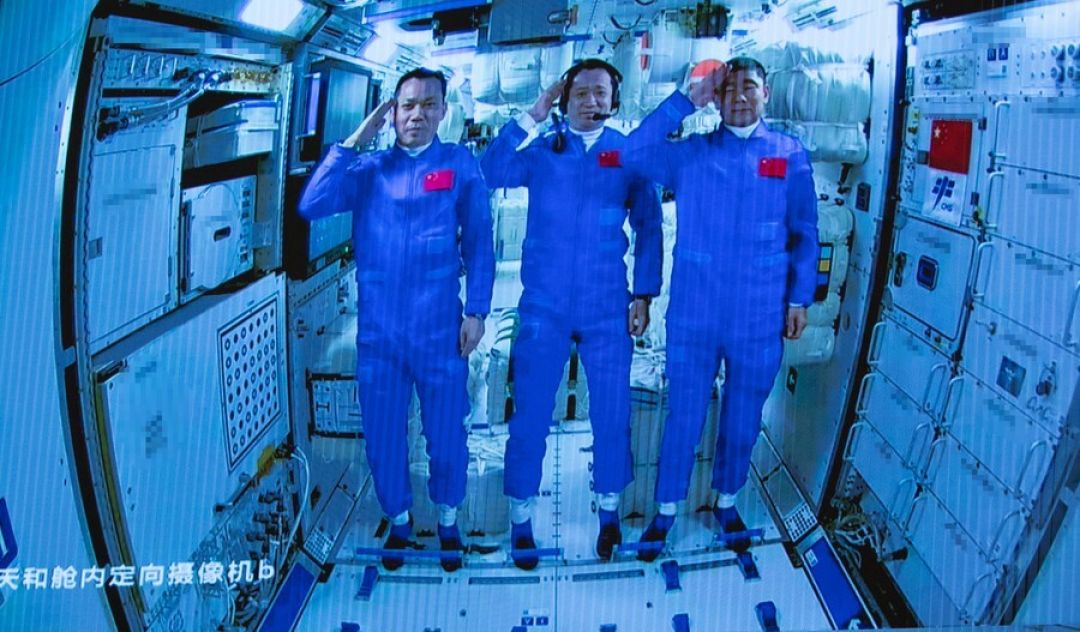 Xi Jinping Bicara dengan 3 Astronot di Luar Angkasa-Image-1