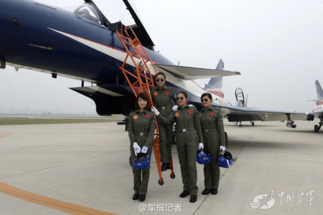 Pilot Tempur Wanita Pertama China Tampil di Zhuhai Air Show-Image-1