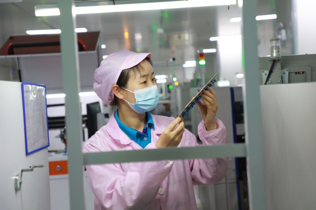 POTRET: Pekerja China Persiapkan Produk Untuk di Ekspor-Image-6