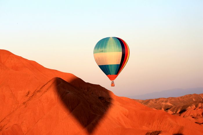 Balon Udara Hiasi Langit Taman Bumi Zhangye-Image-1