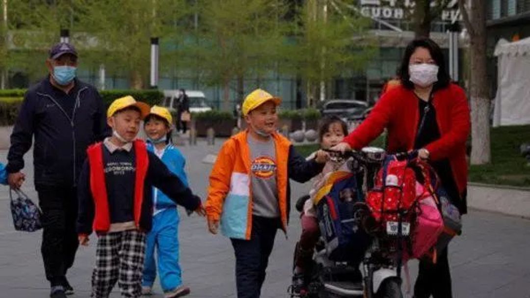 China Izinkan Warga Punya Tiga Anak-Image-1