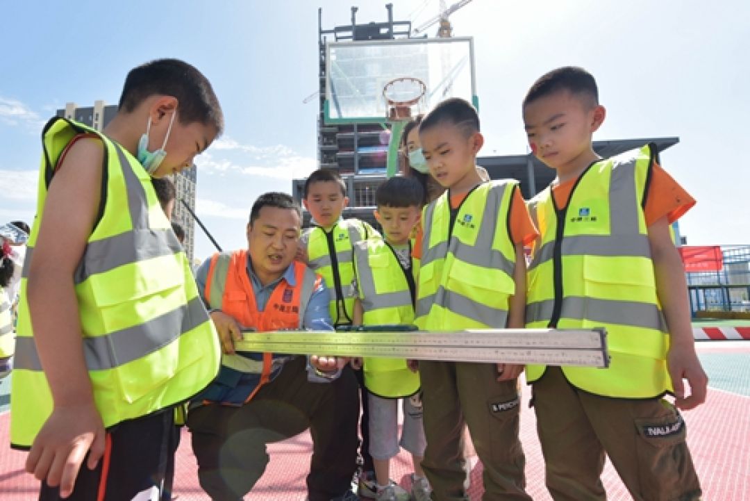 Unik! Merayakan Hari Anak di Lokasi Konstruksi di Xinjiang-Image-3