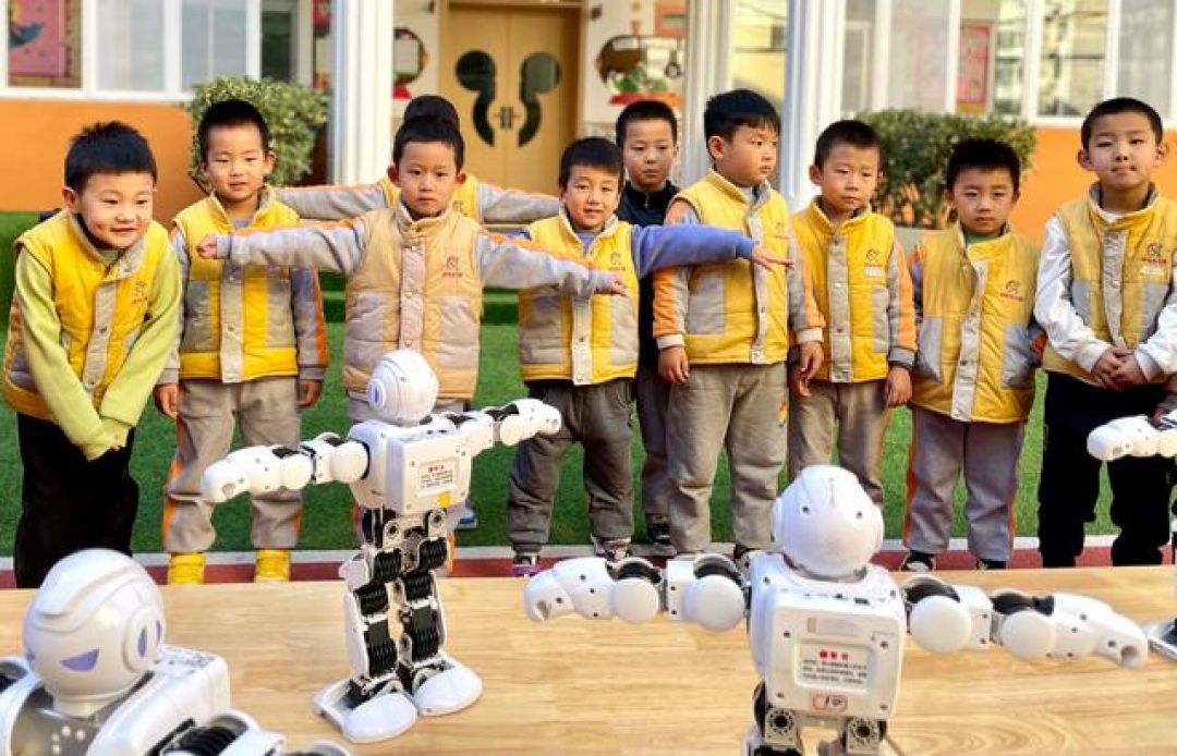 Para Robot Ini Bermain Bersama Siswa TK ,Tampilkan Pertunjukan-Image-1