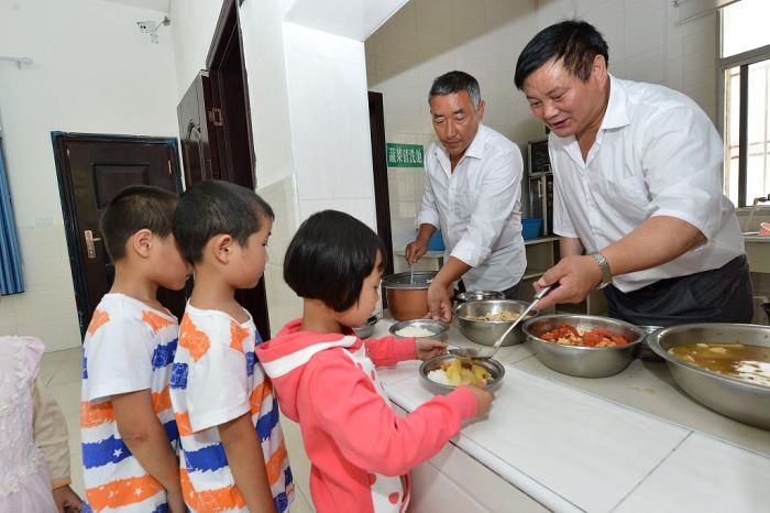 China Luncurkan Kampanye Makan Siang Gratis untuk Anak-Anak-Image-2