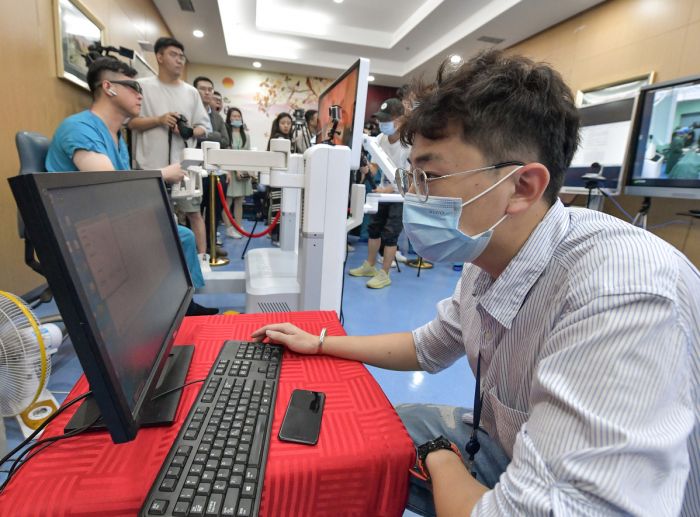 Ahli Bedah China Lakukan Operasi Jarak Jauh Gunakan Teknologi 5G-Image-4