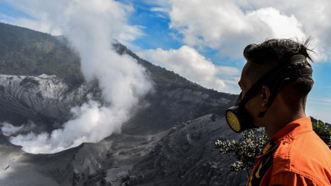 Gunung Tangkuban Parahu Keluarkan Asap Solfatara, Warga Diimbau Jauhi Kawah-Image-1