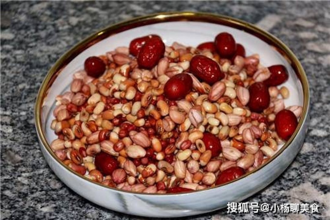 Bubur Lima Merah Khas China, Hidangan yang Enak dan Kaya Manfaat-Image-3