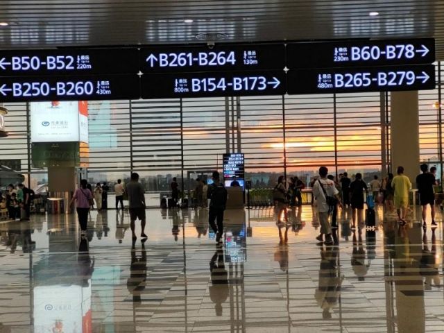 Bandara Baiyun Guangzhou Batalkan 158 Penerbangan Akibat Cuaca Buruk-Image-1