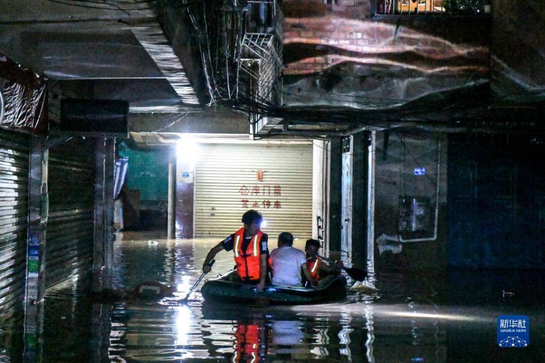 POTRET: Banjir Besar Rendam Kota Nanning-Image-1