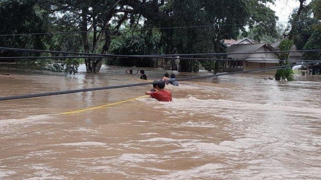 Parah! Banjir Kota Serang Telan 2 Korban Jiwa-Image-1