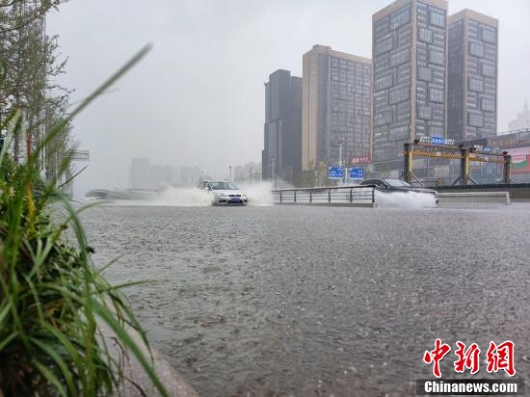 POTRET: Kota Zhengzhou Henan Kembali Diguyur Hujan Lebat-Image-3