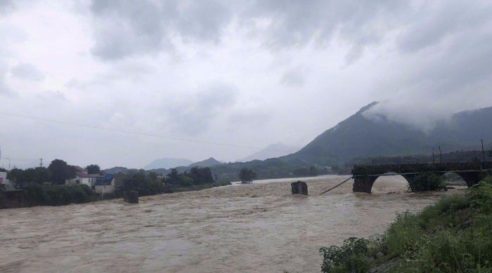 Banjir Hancurkan Jembatan Kuno Di Tiongkok Timur-Image-1