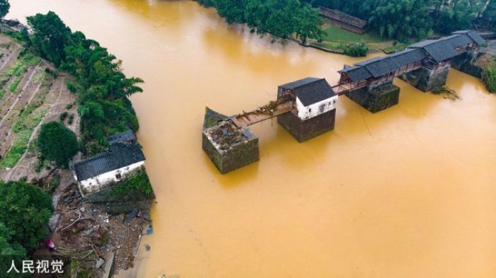 Jembatan Berusia 800 Tahun Rusak Akibat Banjir Di Provinsi Jiangxi-Image-1