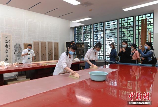 POTRET: Hari Museum Internasional, Pengunjung Saksikan Proses Restorasi Peninggalan Budaya-Image-5