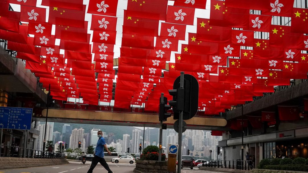 Shenzhen Larang Drone Terbang di HUT-25 Hong Kong-Image-1