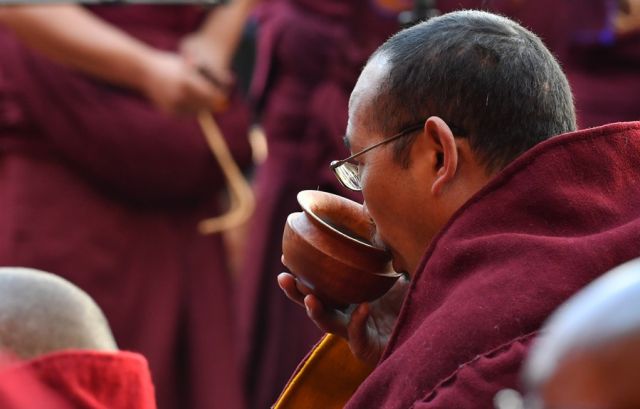 Популярные картинки с маленьким тибетским монахом игрушкой. Тибетский хор слушать