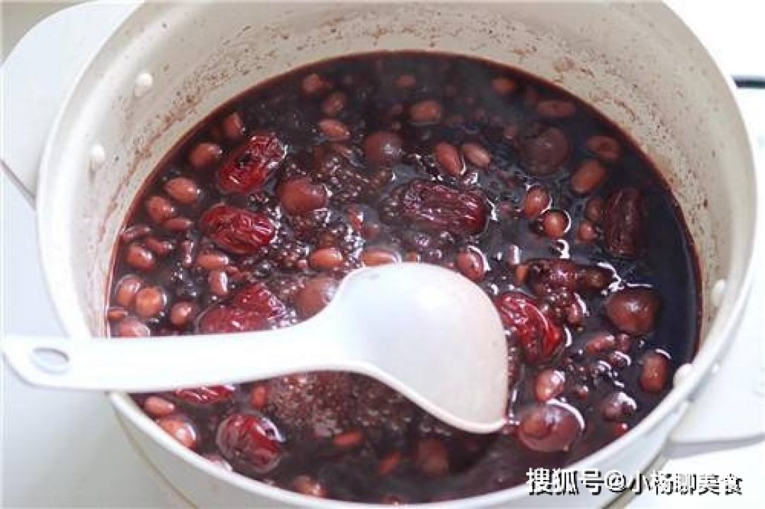 Bubur Lima Merah Khas China, Hidangan yang Enak dan Kaya Manfaat-Image-4