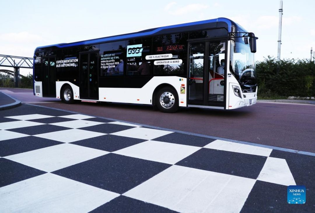 Bus Self-driving China Lolos Uji Jalan Terbuka di Paris-Image-1