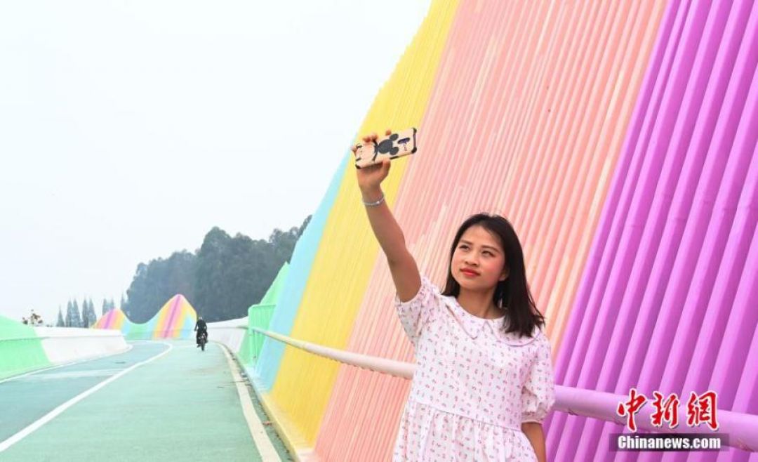 Cantik! Jembatan Baru di Chengdu Menarik Minat Pengunjung-Image-2