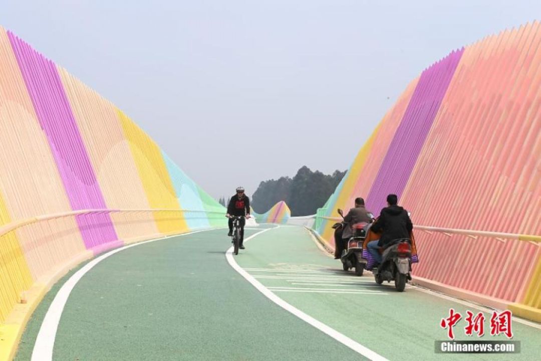 Cantik! Jembatan Baru di Chengdu Menarik Minat Pengunjung-Image-4