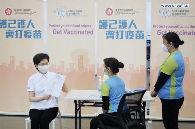 Carrie Lam dan Pejabat Senior Hong Kong Lakukan Vaksinasi COVID-19-Image-1
