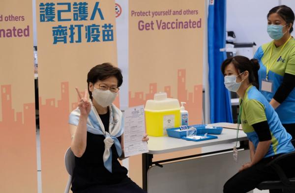 Carrie Lam Terima Vaksinasi COVID-19 Dosis Kedua-Image-1