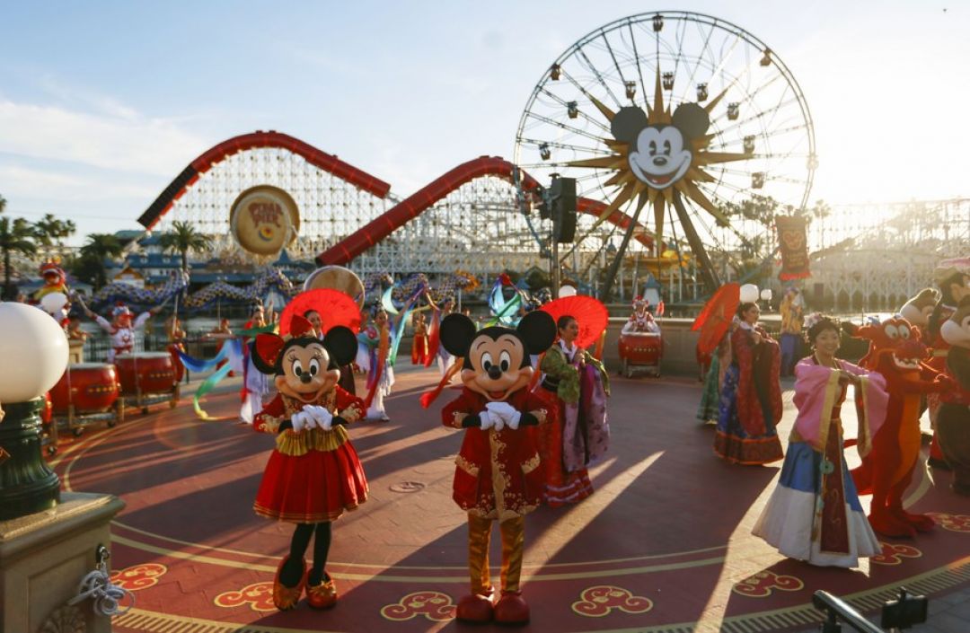 Taman Disneyland AS Rayakan Tahun Baru Imlek-Image-1