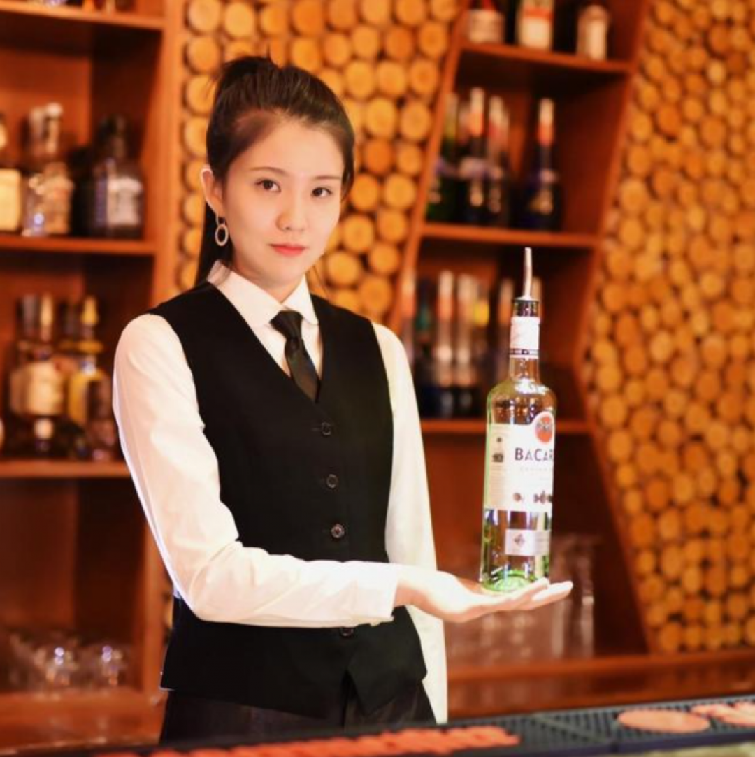 3 Influencer Bartender Paling Populer di Douyin-Image-4