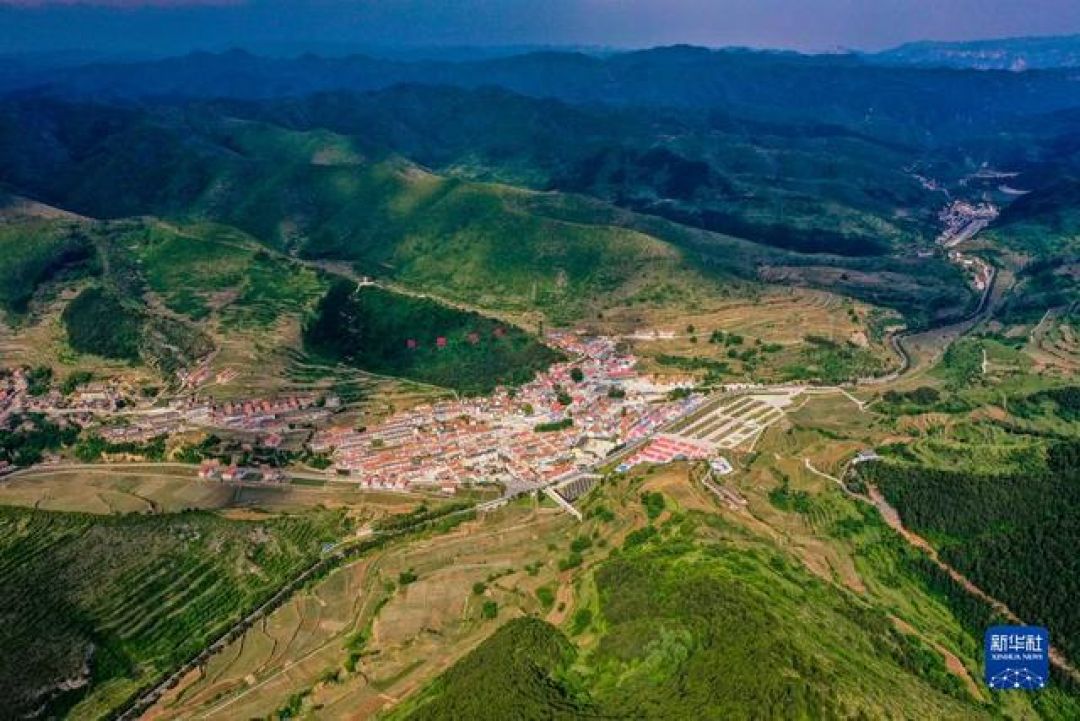 POTRET: Pemandangan Desa Warna-warni di Shanxi-Image-1