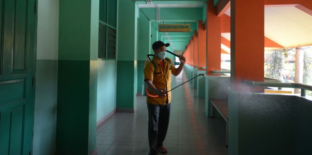 COVID-19 Merebak Lagi, Belasan Sekolah di Jakarta Ditutup Pasca Penemuan Suspek Omicron-Image-1