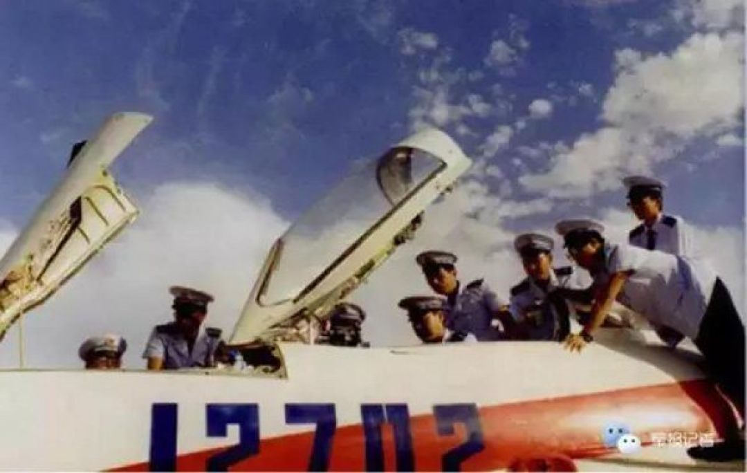 SEJARAH: 1995 Uji Terbang Drone Supersonik Pertama China Berhasil-Image-1