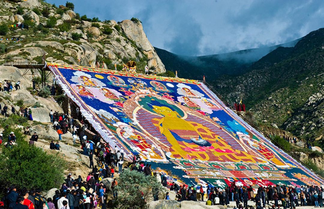 Fakta Tentang Festival Shoton di Tibet, Rayakan Biksu yang Selesai Meditas-Image-1