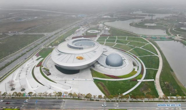 POTRET: Bangunan Planetarium Shanghai di Pudong Mirip UFO-Image-1