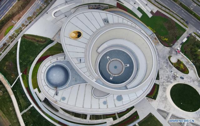 POTRET: Bangunan Planetarium Shanghai di Pudong Mirip UFO-Image-2