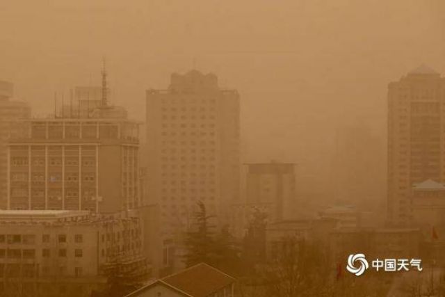 Udara Dingin Membawa Debu dan Pasir Ringan di Beijing-Image-1