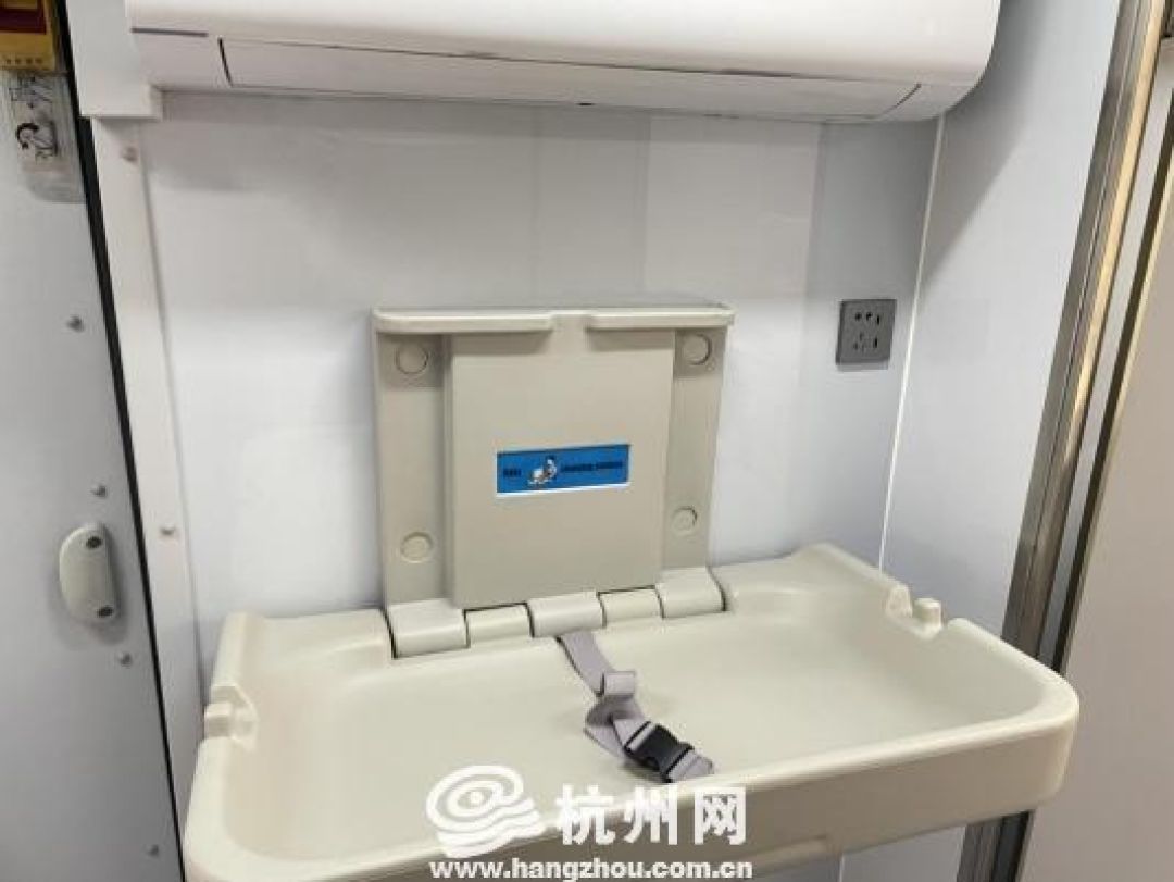 China Bikin Toilet Portabel, Dirancang Khusus Untuk Paralimpiade Beijing 2022-Image-3