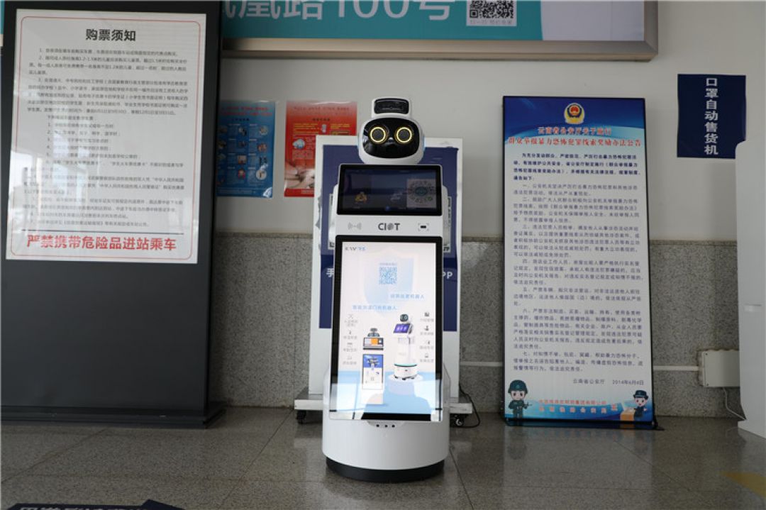 Canggih! China Gunakan Robot Ini Untuk Bantu Pencegahan Pandemi di Stasiun Kereta-Image-1