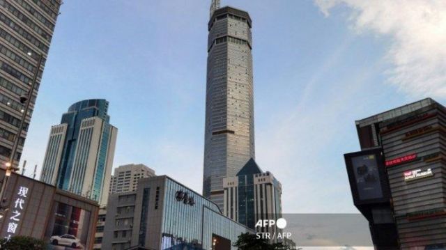 SEG Plaza di Shenzhen Bergetar Tanpa Sebab-Image-1