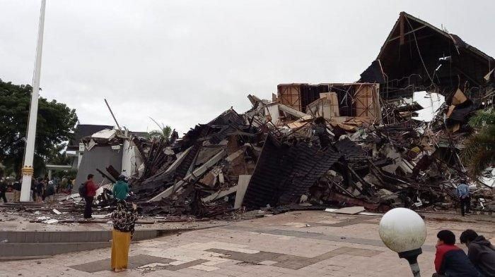 Dampak Gempa M 6,2 di Majene, Kantor Gubernur Sulbar Ambruk-Image-1