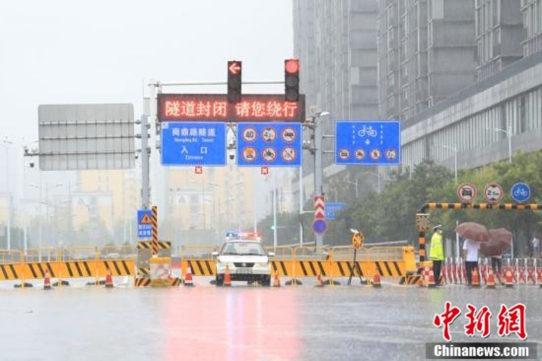 POTRET: Kota Zhengzhou Henan Kembali Diguyur Hujan Lebat-Image-4