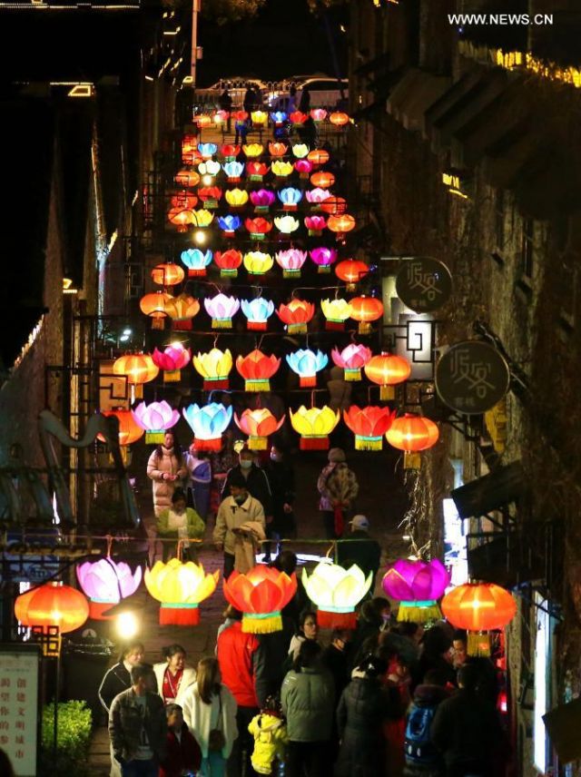 Potret Menikmati Festival Lampion di Jiangsu-Image-6