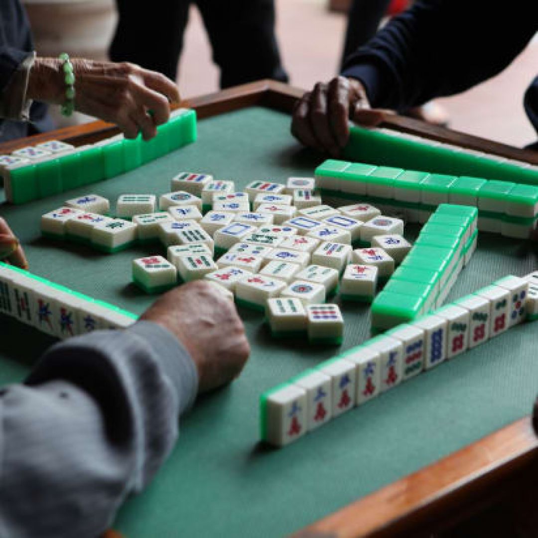 Main Mahjong di MRT, Pria di Hong Kong Kena Denda-Image-1