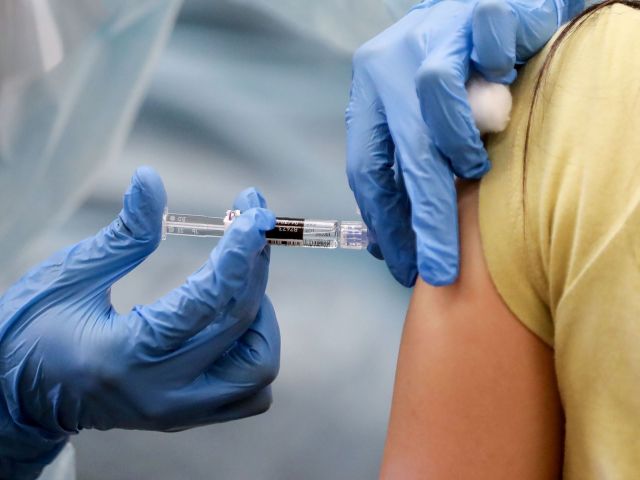 Begini Cara Kurangi Efek Samping Vaksin COVID-19-Image-1