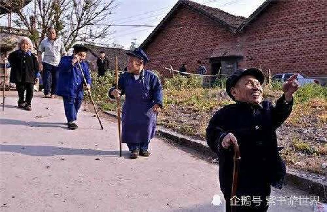 Desa yang Dihuni Oleh Manusia Kerdil di China-Image-1