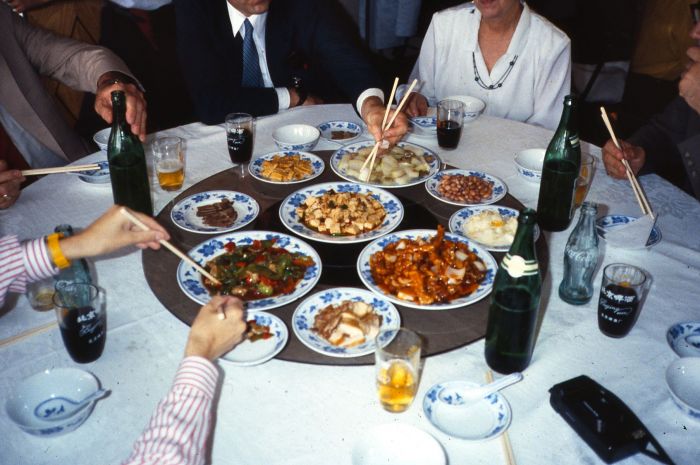 10 Fakta Etika Makan di China-Image-1