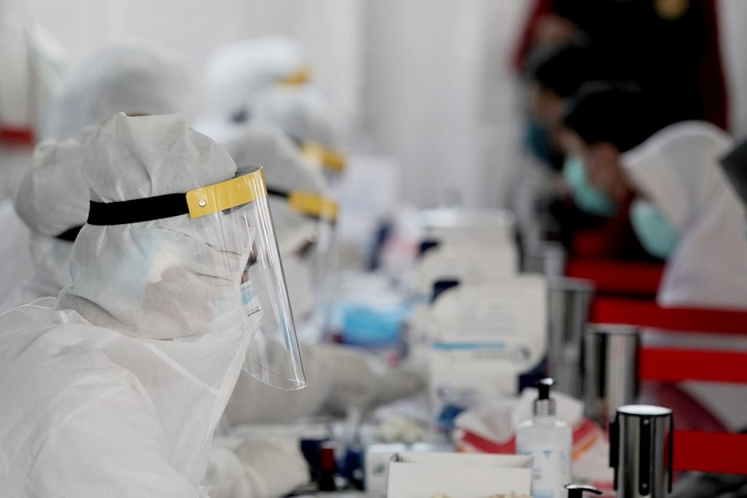 Tidak Bisa Di Atur Saat Antre Tes PCR, Warga China Ngamuk Hingga Serang Petugas-Image-1
