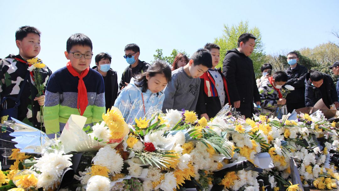 Mengapa Ada Tradisi Membersihkan Makam di China? Ini Jawabannya!-Image-2