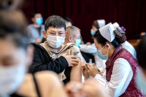 Kapas Bekas Vaksinasi, Bahaya kah? Ini Nasihat dr Wang Guiqiang-Image-1
